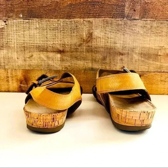 Aerosoles Compass Flat Sandals - Picture 7 of 8